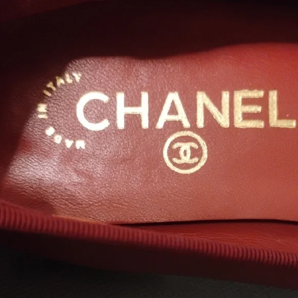 CHANEL Women's Burgundy Leather Loafers - Picture 5 of 6